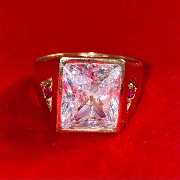 14k Gold Ring Fancy Big Diamond Size 11.5 With Red Rhinestones 9.7 Grams